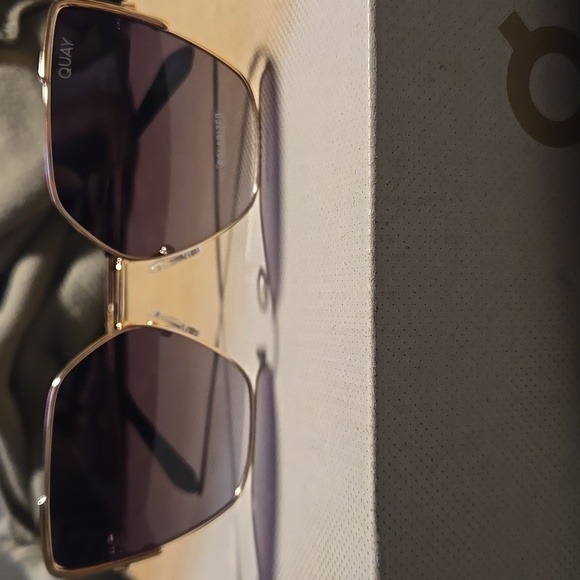 Quay Australia-NWOT "Srsly" Polarized Gold and Black Metal Sunglasses - Picture 5 of 17